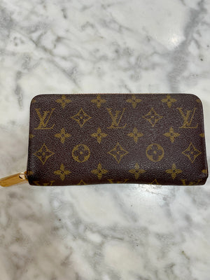 Louis Vuitton Monogram Zippy Wallet