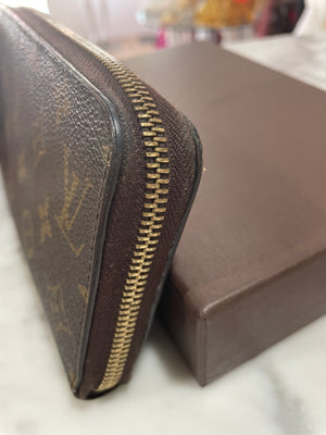 Louis Vuitton Monogram Zippy Wallet